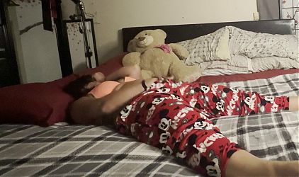 Teenage step-daughter Masturbating before bed 